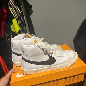 Nike Blazer Mid